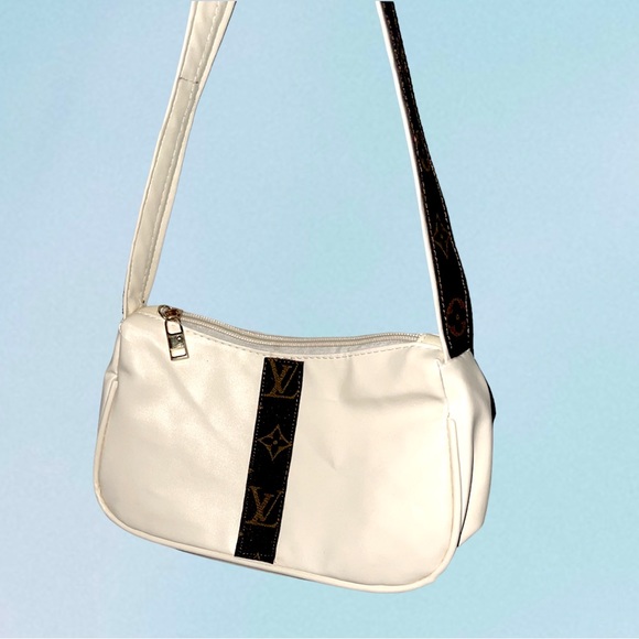 🌿 One-of-a-Kind Monogram Baguette Shoulder Bag, NEW - Picture 2 of 8